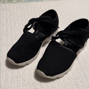 Women’s mesh shoes